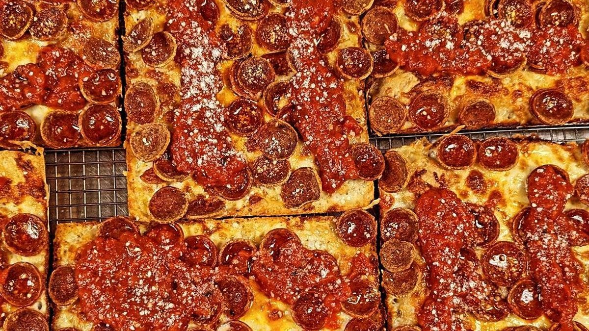 LloydPans Pizzerias Make Yelp’s Midwest Top 100