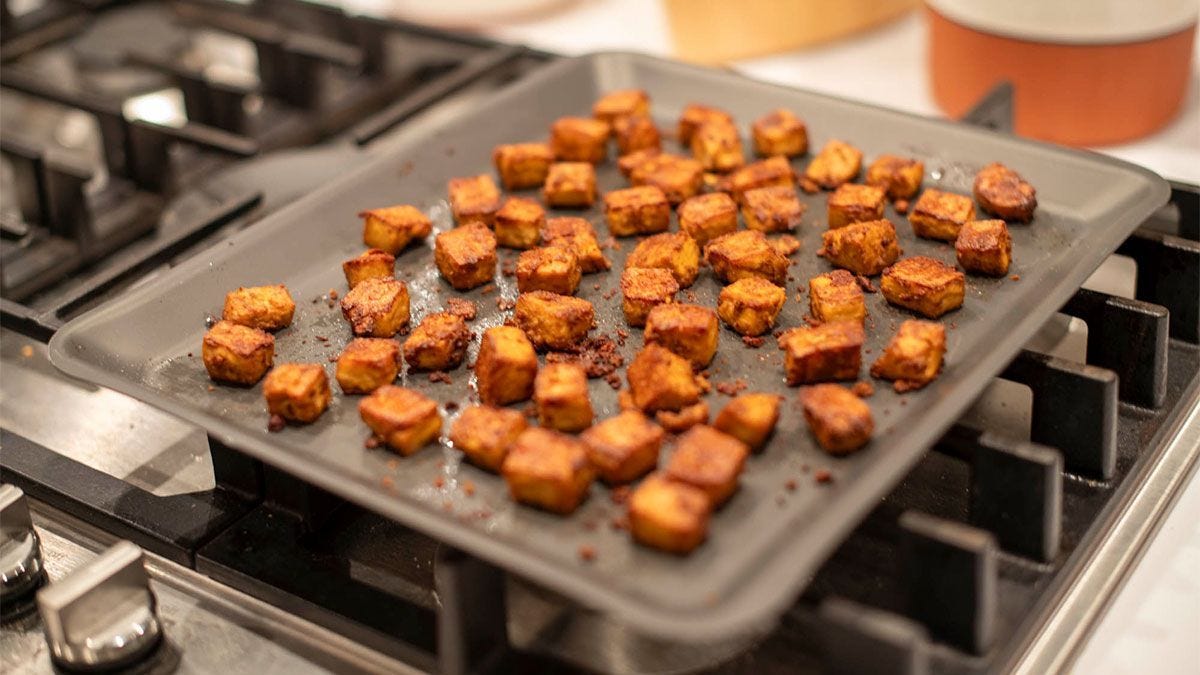 Top 5 Ways to Use LloydPans for Non-Pizza Foodservice